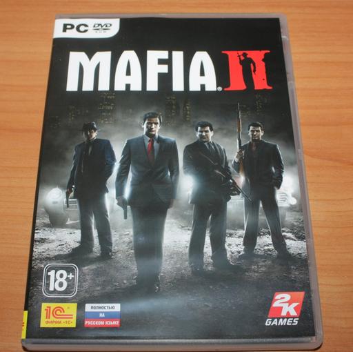 Mafia II - Мир принадлежит терпеливым. Крупный план коллекционного издания Mafia II и подарков с вечеринки Persona Grata